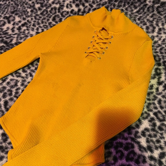SMALL YELLOW ONE PIECE LONG SLEEVE - Picture 2 of 2